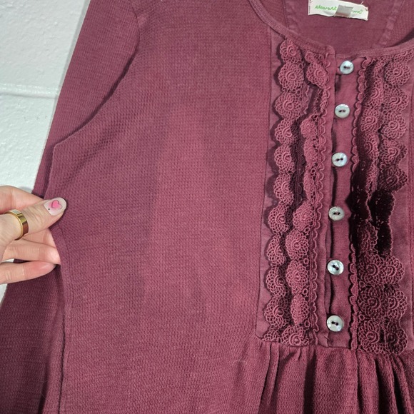 Stewart + Brown Top Medium Maroon Lace Ruffle Henley Waffle Knit Boho Minimalist - Picture 8 of 9